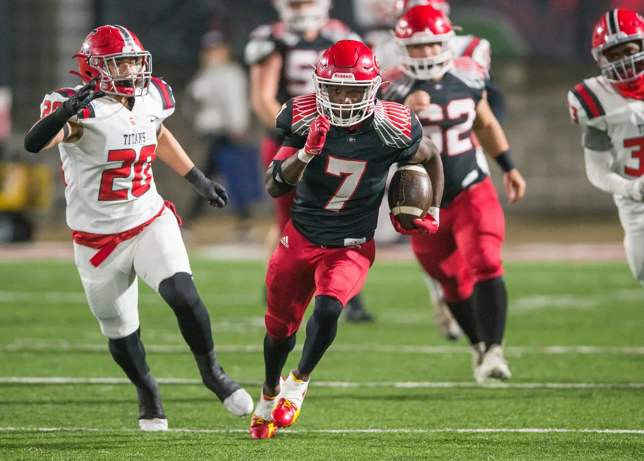 Gatorade names Grove’s Emmanuel Crawford as Oklahoma’s high school football player of the year